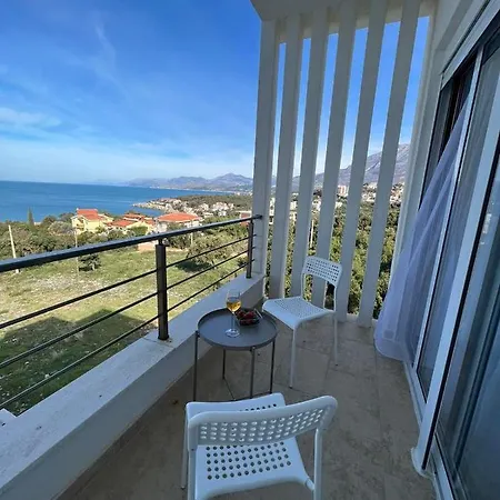 Cold Bay Mansion Apartment Bar Exterior photo