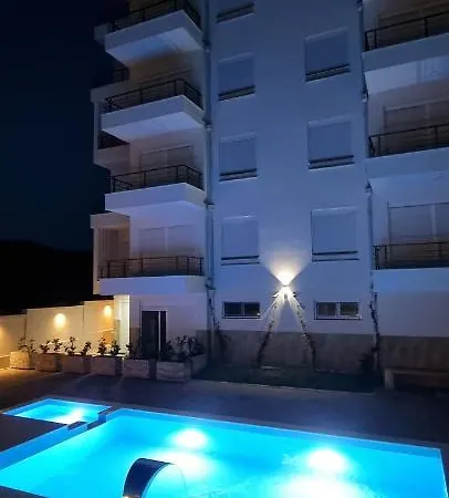 Cold Bay Mansion Apartment Bar Exterior photo