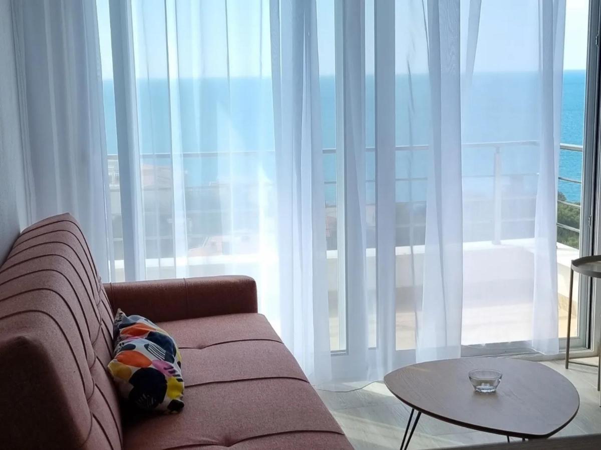Cold Bay Mansion * Bar